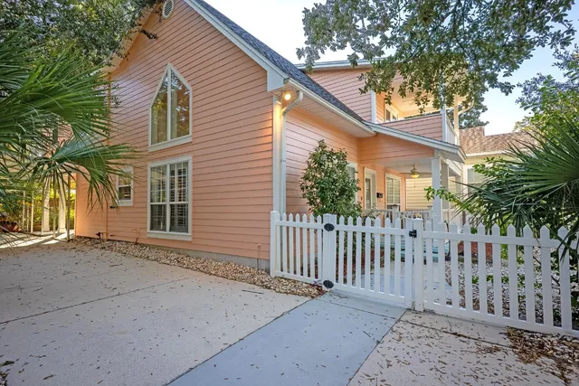 $875,000 | 420 South 4th Street, Amelia Island, FL 32034