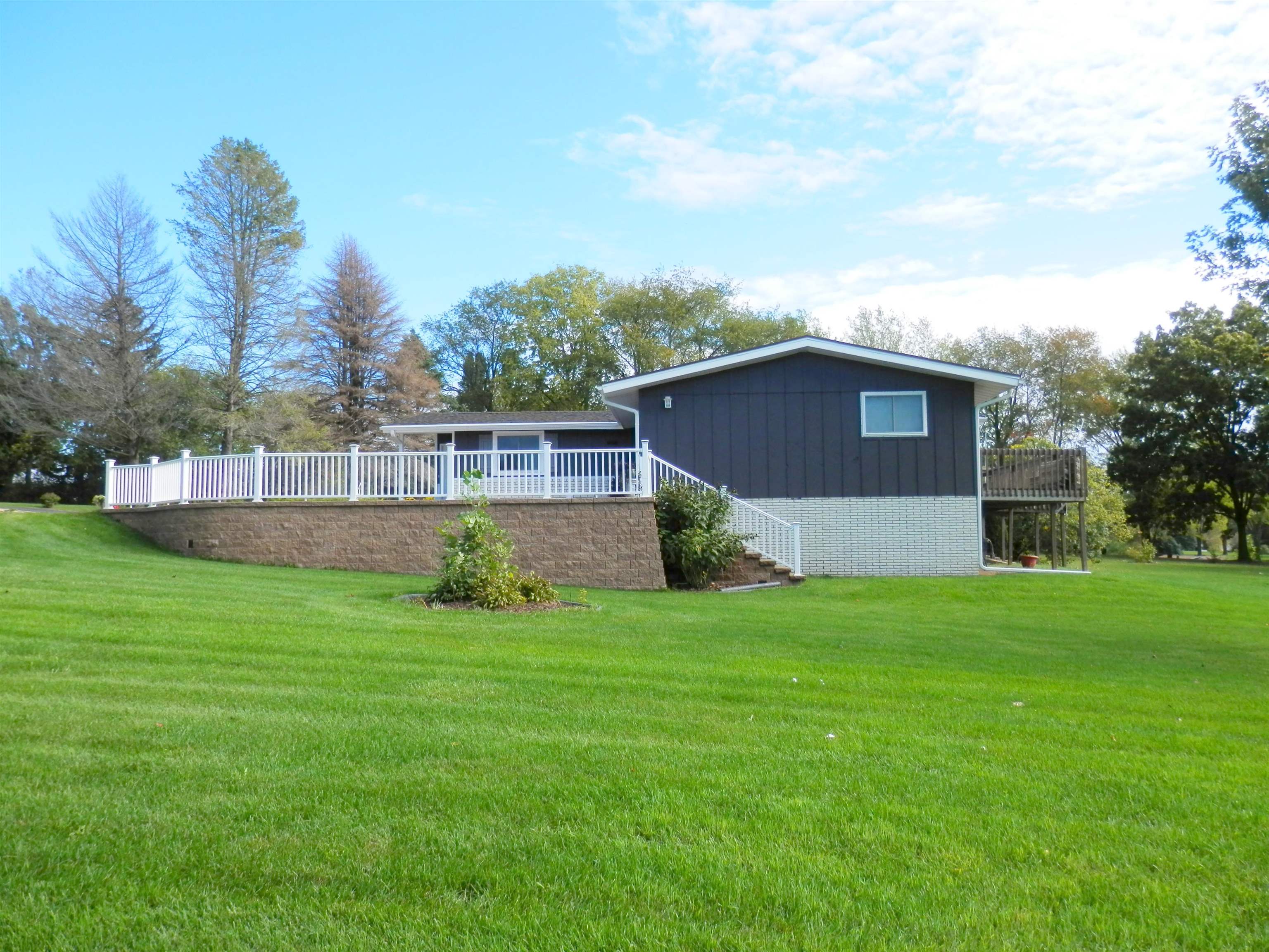 980 Winborne Road Lake Summerset, IL 61019 - Photo 4 of 58 a view of a house with backyard