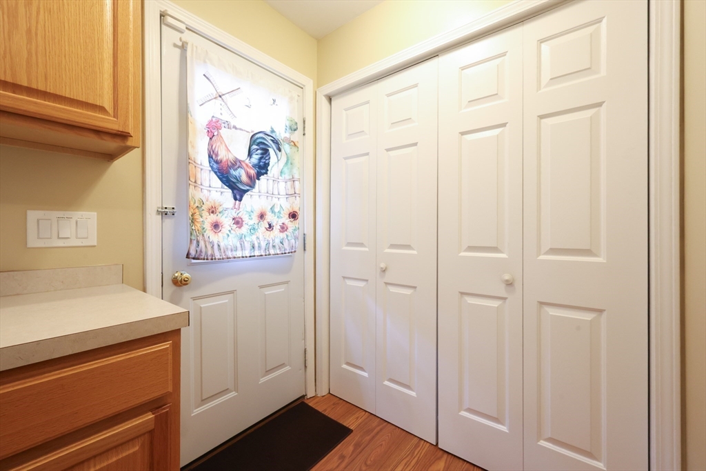 4 Colonial Road Webster, MA 01570 - Photo 17 of 38