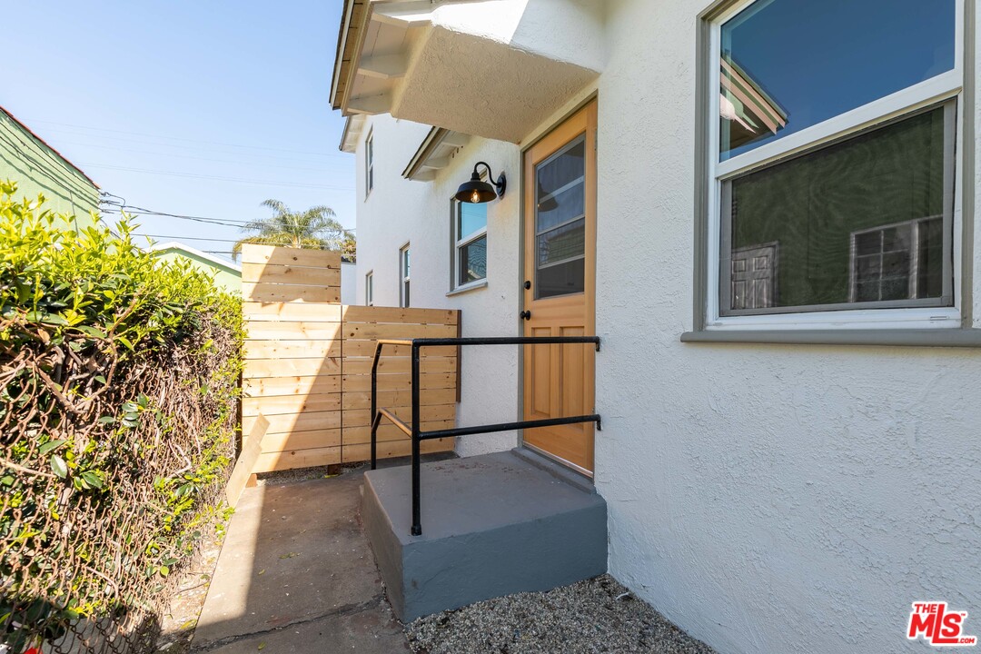 3036 Virginia Road, Unit 1 Los Angeles, CA 90016 - Photo 16 of 19 Gallery Image 16