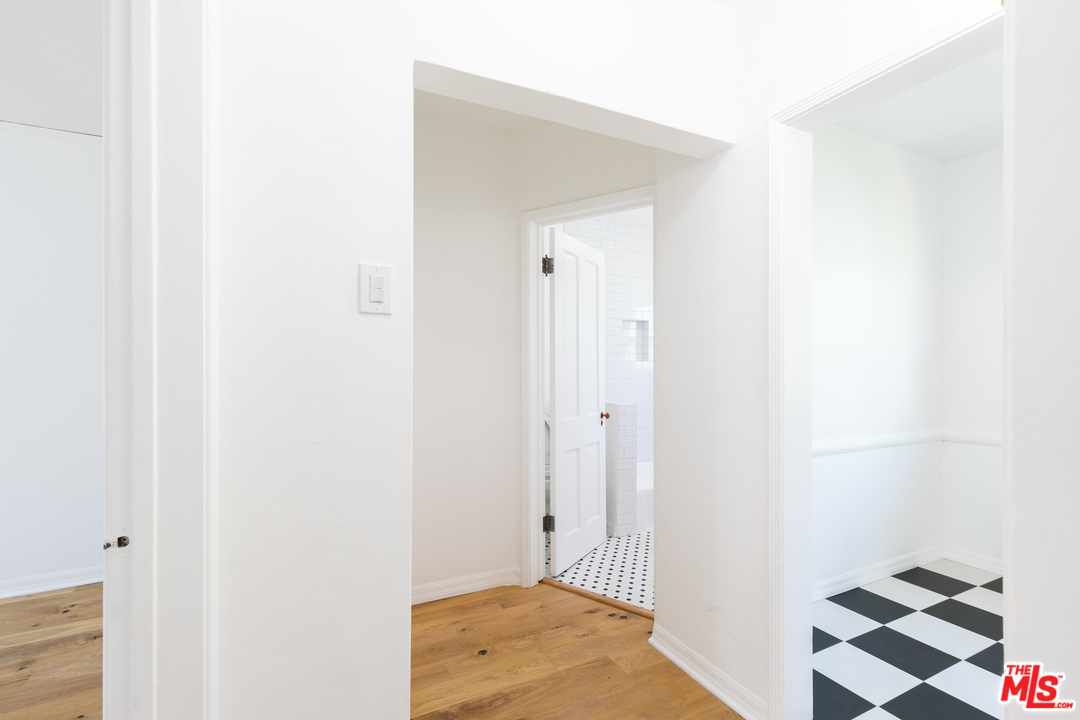 3036 Virginia Road, Unit 1 Los Angeles, CA 90016 - Photo 5 of 19 Gallery Image 5