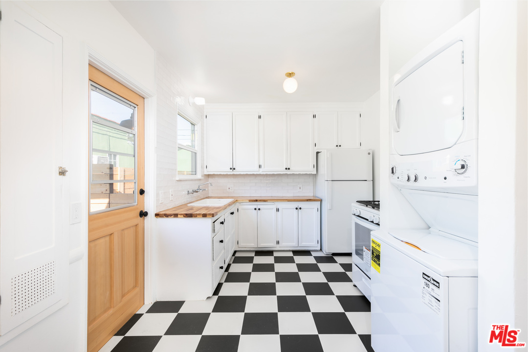3036 Virginia Road, Unit 1 Los Angeles, CA 90016 - Photo 8 of 19 Gallery Image 8