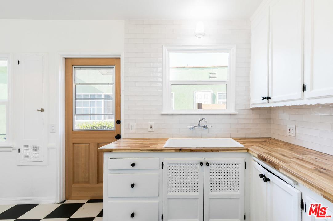 3036 Virginia Road, Unit 1 Los Angeles, CA 90016 - Photo 9 of 19 Gallery Image 9