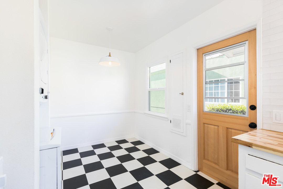 3036 Virginia Road, Unit 1 Los Angeles, CA 90016 - Photo 10 of 19 Gallery Image 10