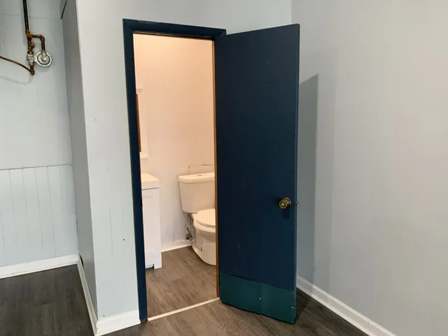 a bathroom with a toilet
