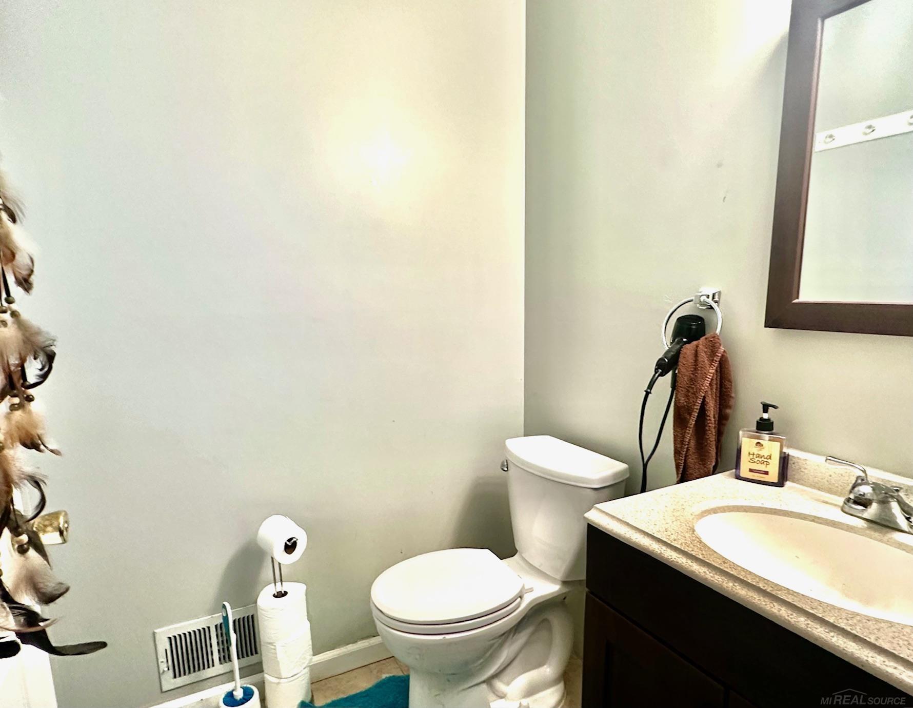 8235 Rondale Drive Utica, MI 48316 - Photo 18 of 34 50186383-6a62e13c-9995-4c41-bdbc-10ea26294bd9.JPG