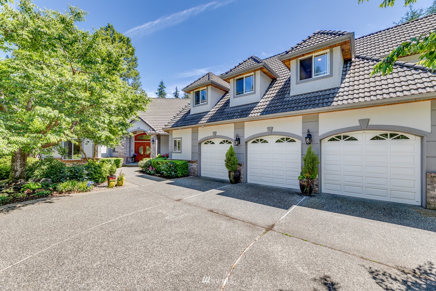 13819 3rd Drive Southeast Everett, WA 98208 - Photo 2 of 39 front view of a house with a street