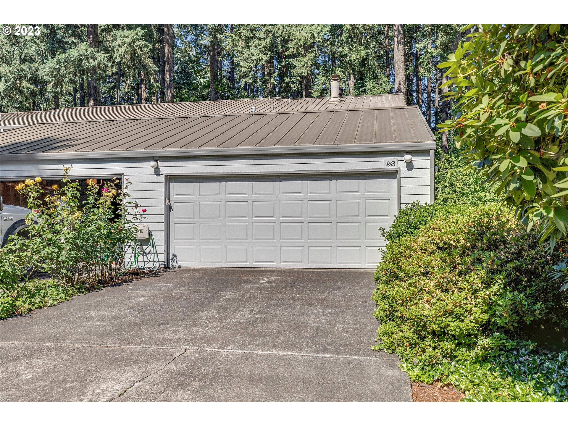 1200 Northeast Territorial Road, Unit 98 Canby, OR 97013 - Photo 1 of 32 Driveway