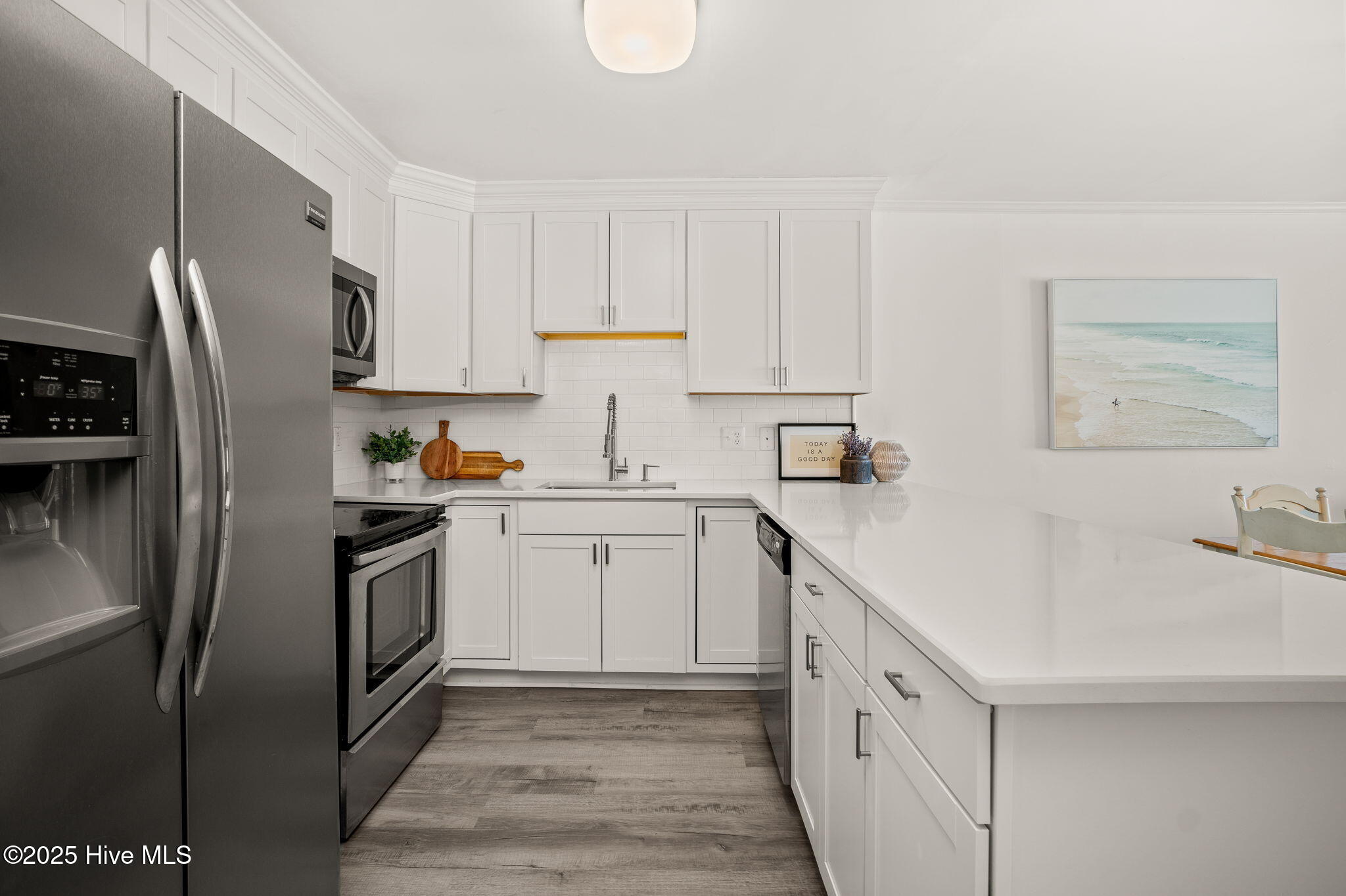 10300 Coast Guard Road, Unit C103 POINT EMERALD VILLAS Emerald Isle, NC 28594 - Photo 15 of 44 Updated kitchen w/ peninsula seating