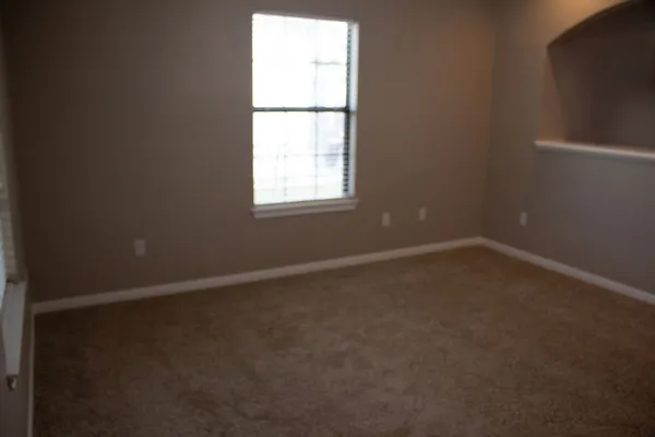 $1,600 | 208 Shaw Street, Taylor, TX 76574