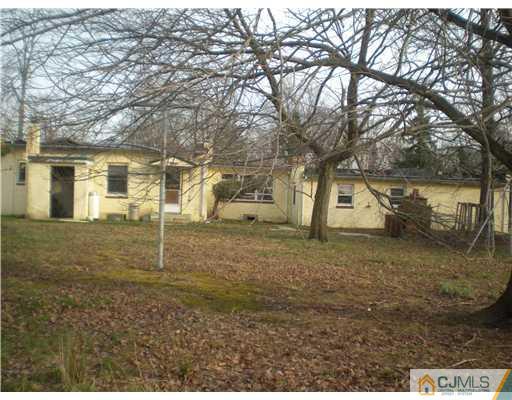 220 Gordon Road Old Bridge, NJ 07747 - Photo 3 of 9 a backyard of a house with lots of green space