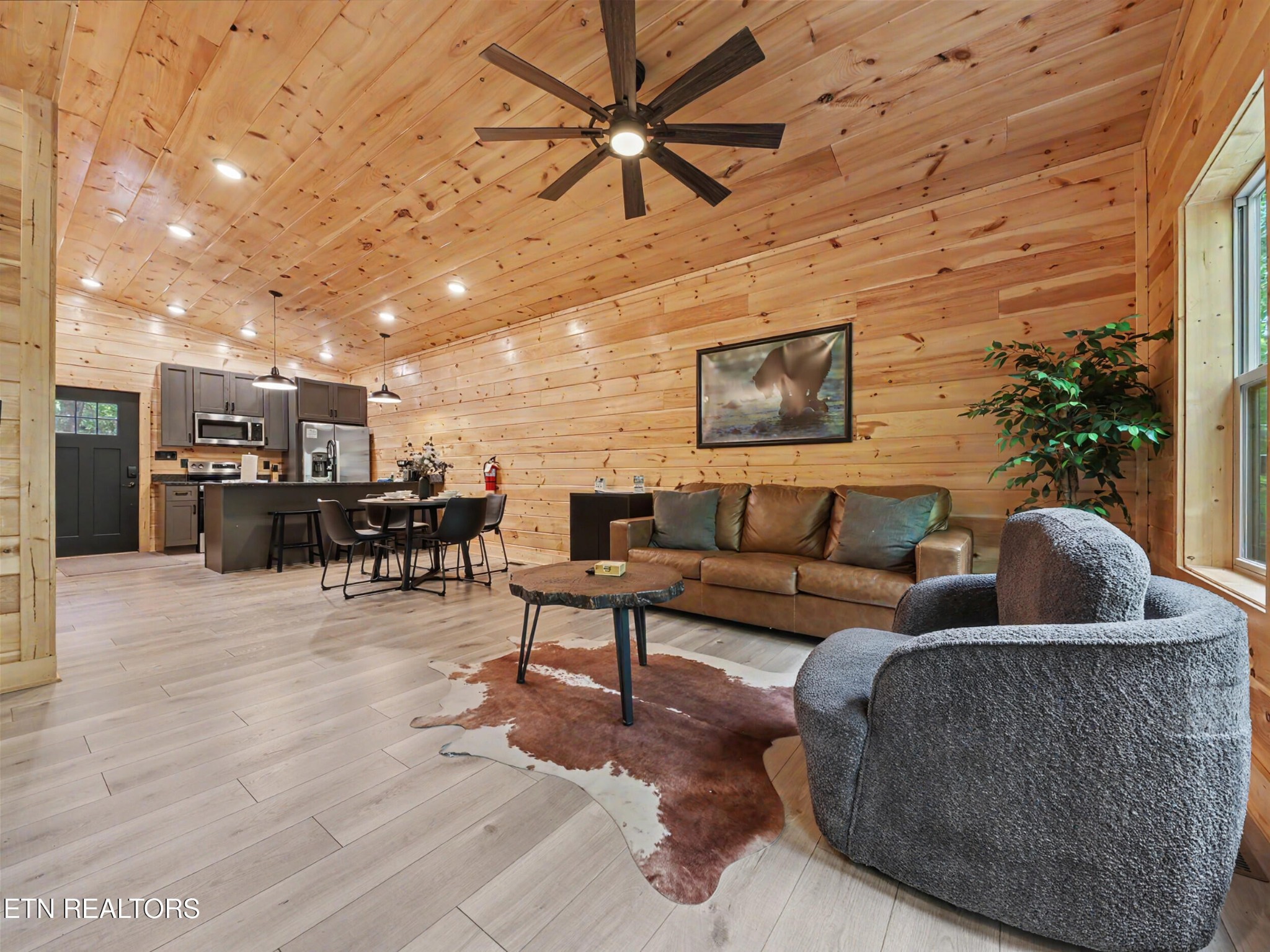 24072412 Ridgehigh Pass Sevierville, TN 37876 - Photo 4 of 39 Gallery Image 4