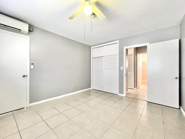 $1,500 | 1021 Crystal Lake Drive, Unit 315, Deerfield Beach, FL 33064