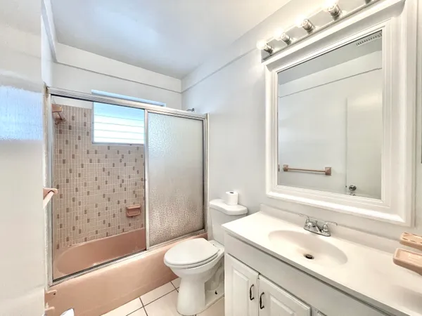 $1,500 | 1021 Crystal Lake Drive, Unit 315, Deerfield Beach, FL 33064