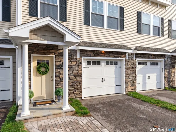 $515,000 | 11 Village Crossing, Unit 11, Niantic, CT 06357