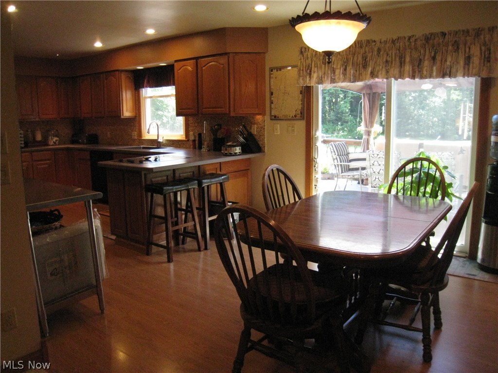 34890 Solon Road Solon, OH 44139 - Photo 4 of 29 Eating area in the kitchen with sliders to the tri level deck.