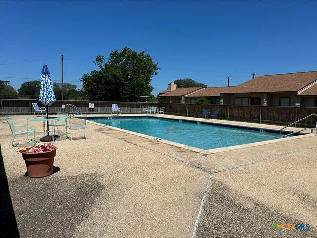 $1,200 | 1051 Country Club Drive, Unit 27, Seguin, TX 78155