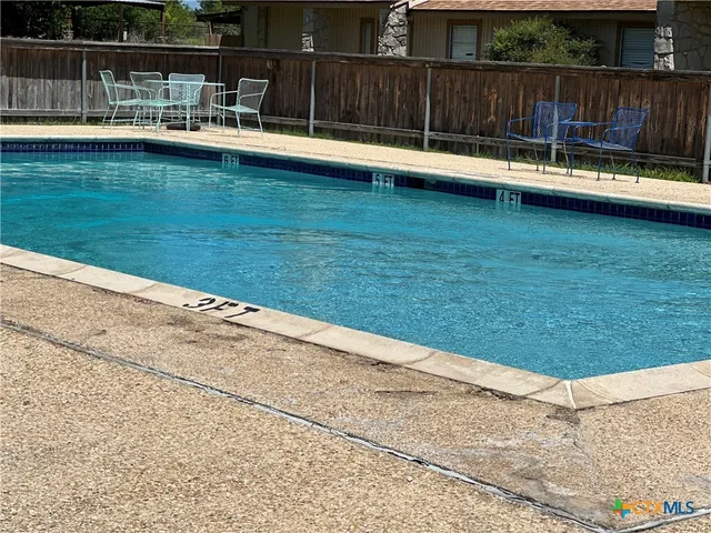 $1,200 | 1051 Country Club Drive, Unit 27, Seguin, TX 78155