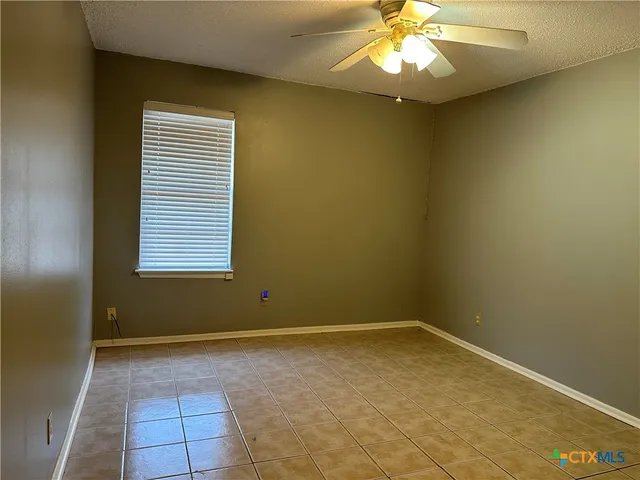 $1,200 | 1051 Country Club Drive, Unit 27, Seguin, TX 78155