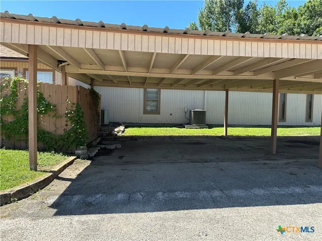 $1,200 | 1051 Country Club Drive, Unit 27, Seguin, TX 78155