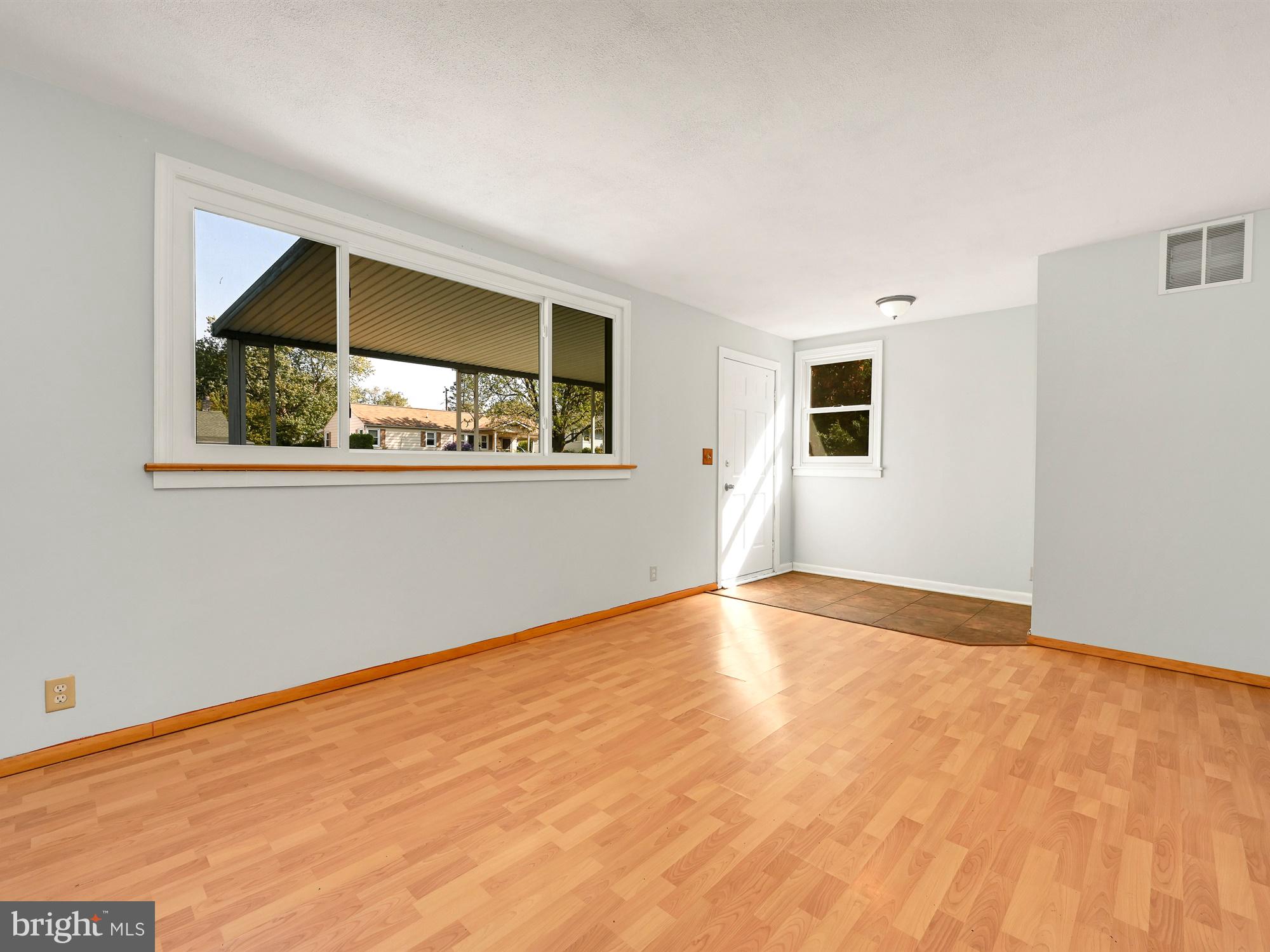 90 Arnold Road Enola, PA 17025 - Photo 3 of 22 Gallery Image 3