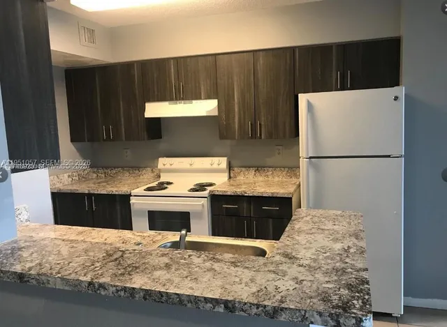 $2,050 | 15221 Southwest 80th Street, Unit 306, Miami, FL 33193