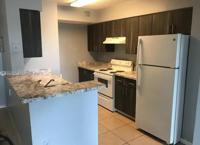 $2,050 | 15221 Southwest 80th Street, Unit 306, Miami, FL 33193