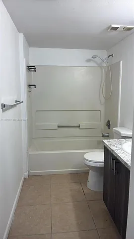 $2,050 | 15221 Southwest 80th Street, Unit 306, Miami, FL 33193