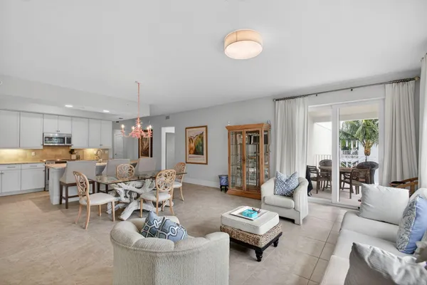 $1,000,000 | 834 Bay Colony Drive South, Juno Beach, FL 33408