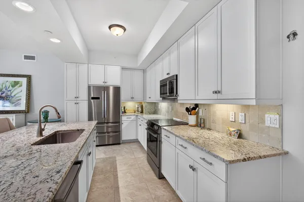 $1,000,000 | 834 Bay Colony Drive South, Juno Beach, FL 33408