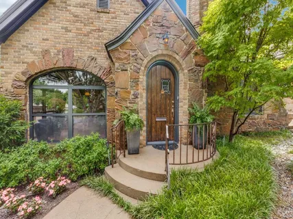 a view of entrance gate of house with yard and green space