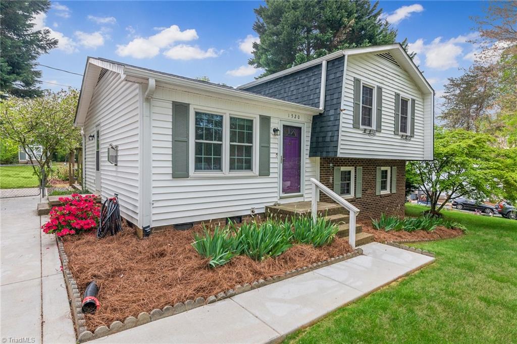 1520 Pebblebrook Road Winston-Salem, NC 27105 - Photo 2 of 26
