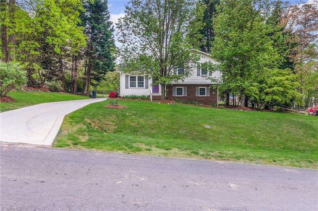 1520 Pebblebrook Road Winston-Salem, NC 27105 - Photo 3 of 26