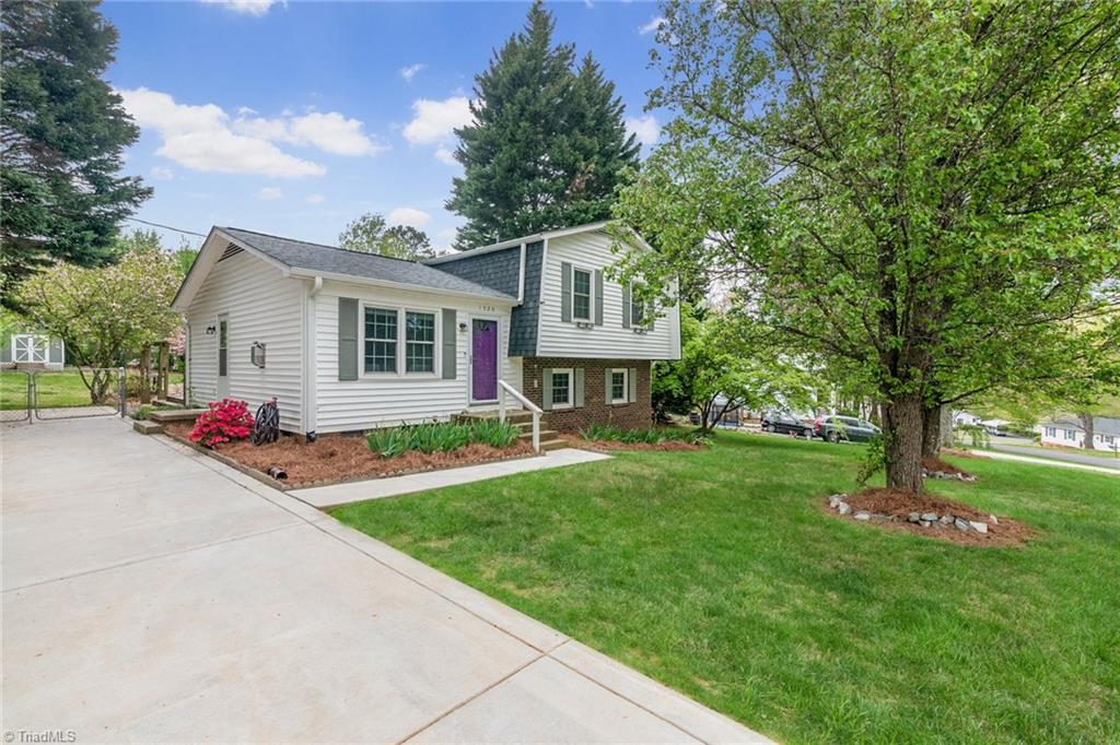 1520 Pebblebrook Road Winston-Salem, NC 27105 - Photo 4 of 26