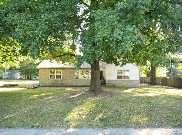 $1,500 | 1912 North 17th Street, Belleville, IL 62226