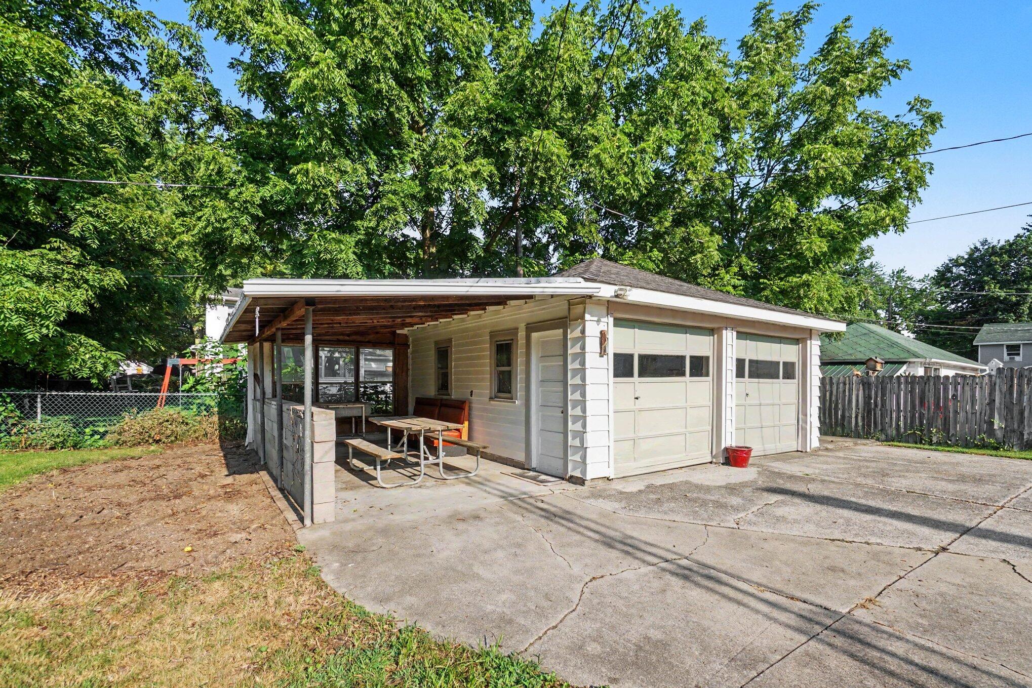 418 Elm Street Three Rivers, MI 49093 - Photo 24 of 25 Garage With Carport/Patio