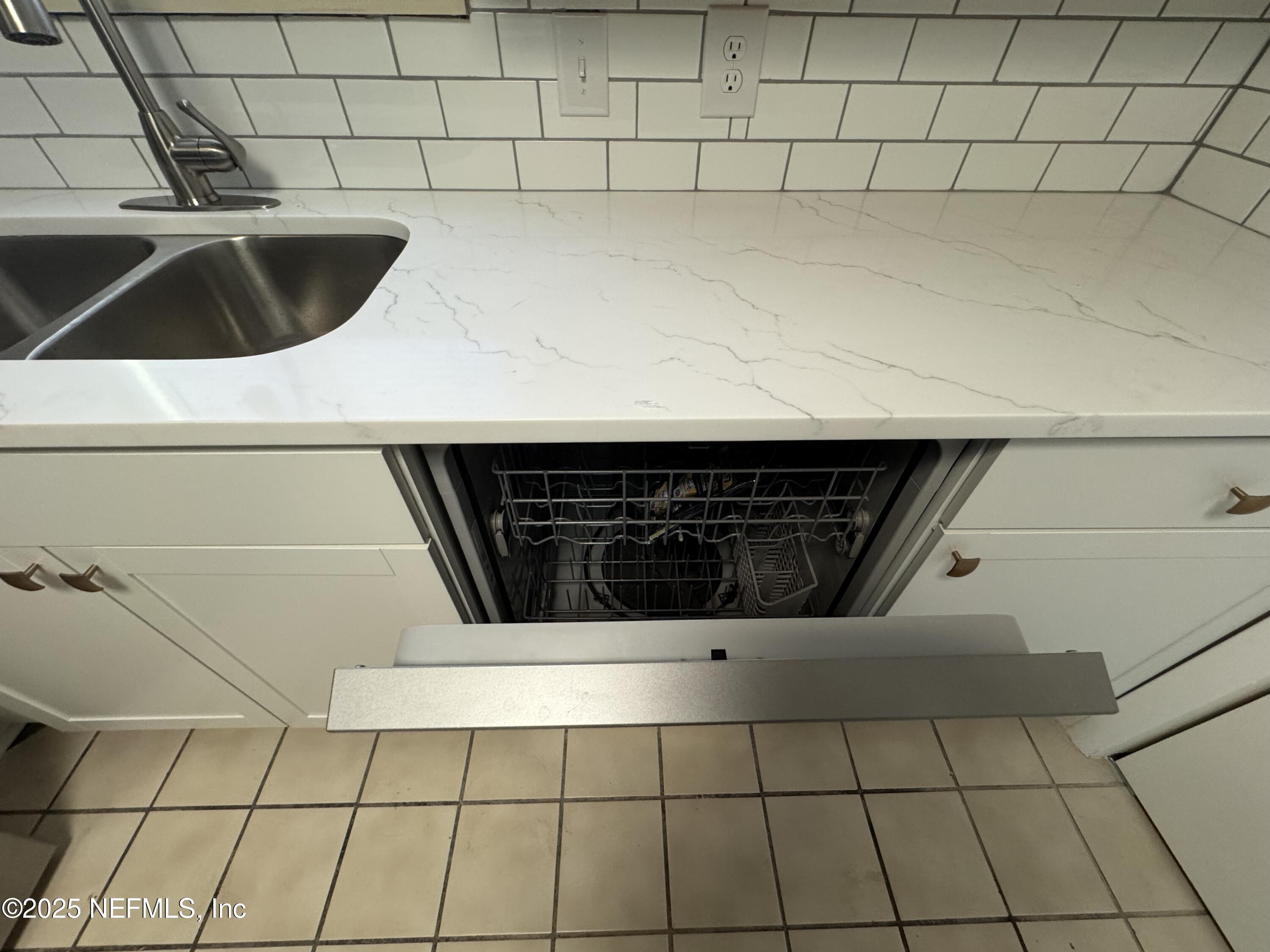 4263 Windergate Drive Jacksonville, FL 32257 - Photo 4 of 17 IMG_5578