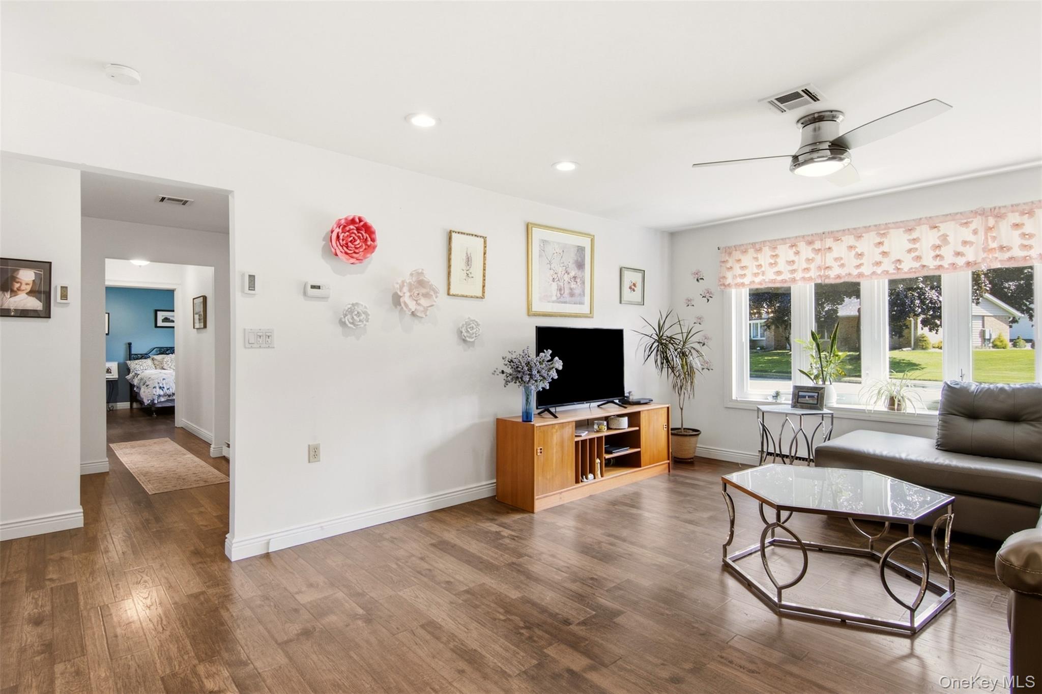 299 Cardiff Court, Unit B Ridge, NY 11961 - Photo 10 of 37 Gallery Image 10