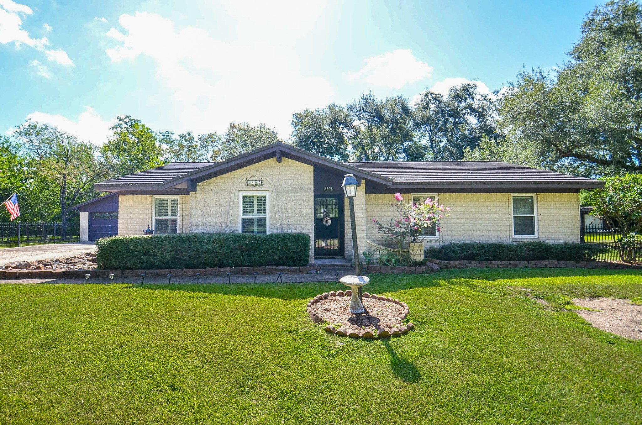 3207 Hamm Road Pearland, TX 77581 - Photo 1 of 33 Gallery Image 1