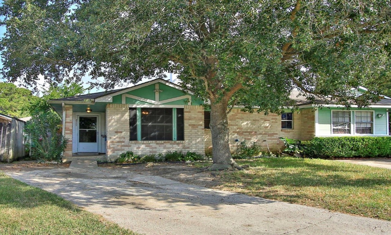 3111 Oak Rock Spring, TX 77373 - Photo 2 of 21 front view of a house with a yard