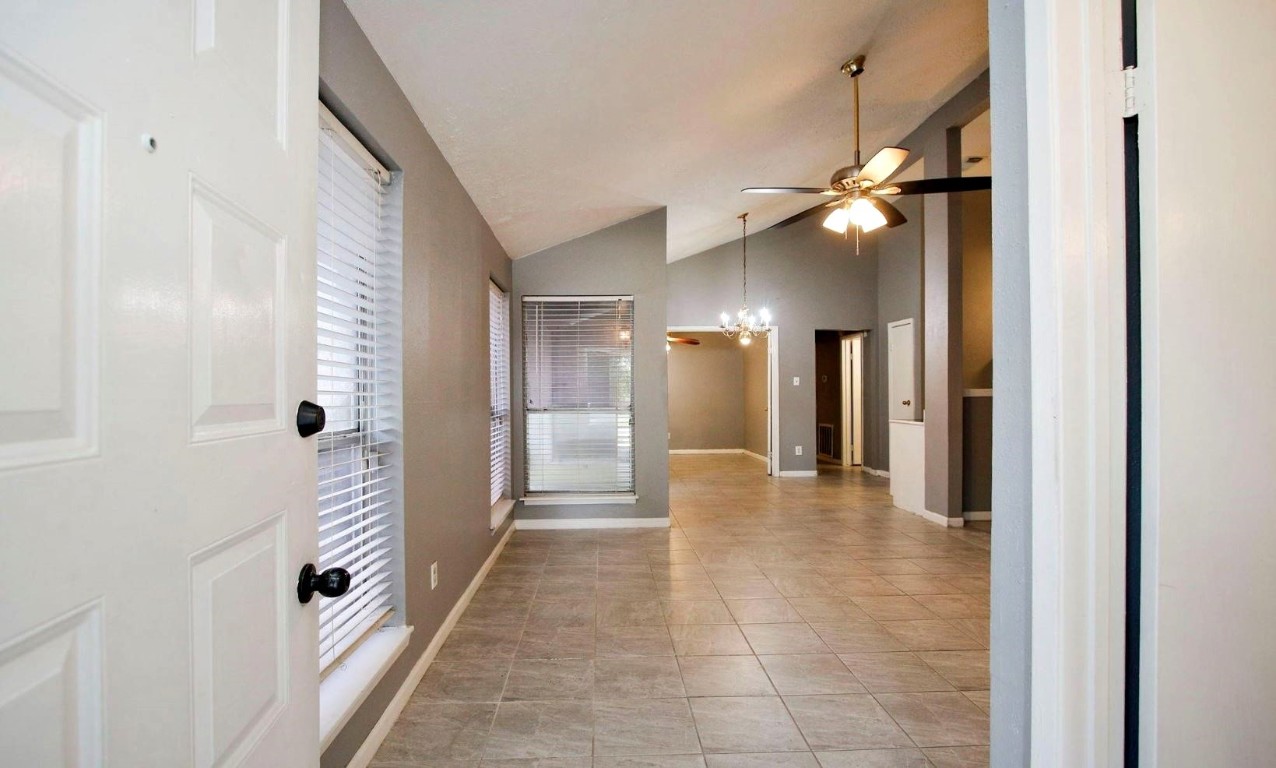 3111 Oak Rock Spring, TX 77373 - Photo 3 of 21 a view of entryway