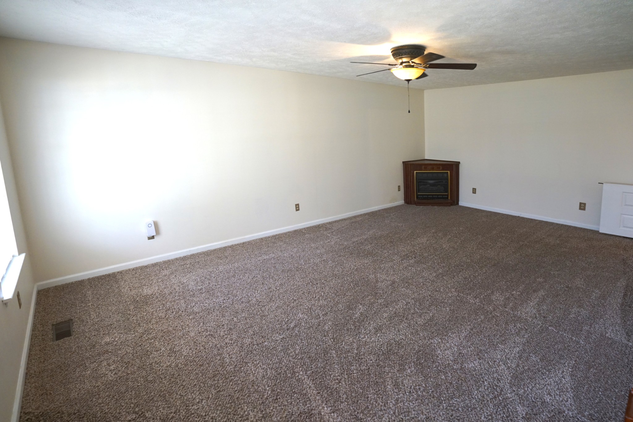 1168 West Grab Creek Road Dickson, TN 37055 - Photo 9 of 37 a view of an empty room