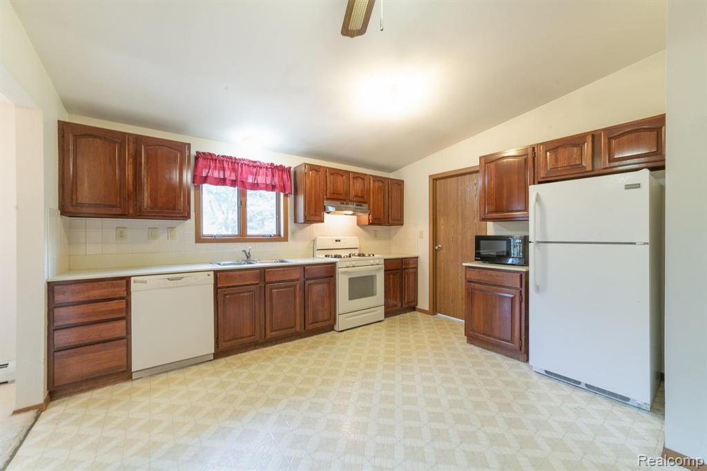 2273 London Bridge Drive, Unit 31 Rochester Hills, MI 48307 - Photo 4 of 9