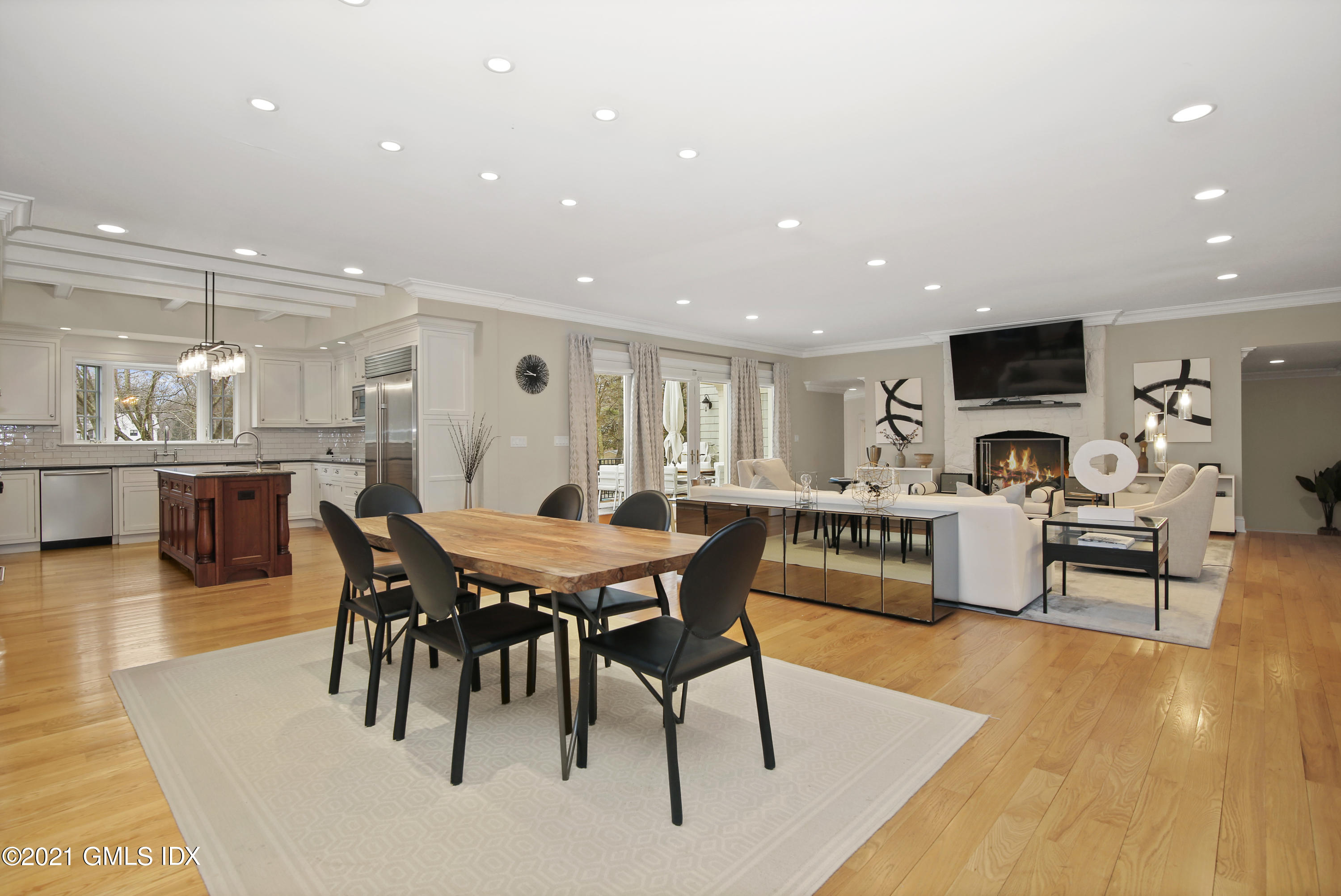 25 Beechcroft Road Greenwich, CT 06830 - Photo 4 of 22 Dining/Family Room