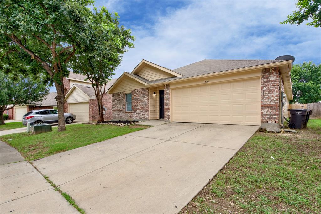 829 Santa Rosa Drive Fort Worth, TX 76052 - Photo 2 of 23