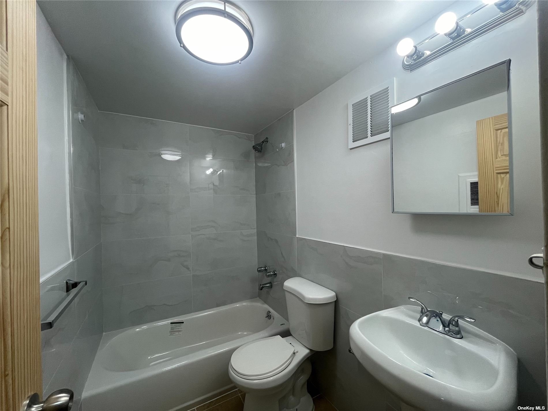 53-37 97th Street Queens, NY 11368 - Photo 12 of 36