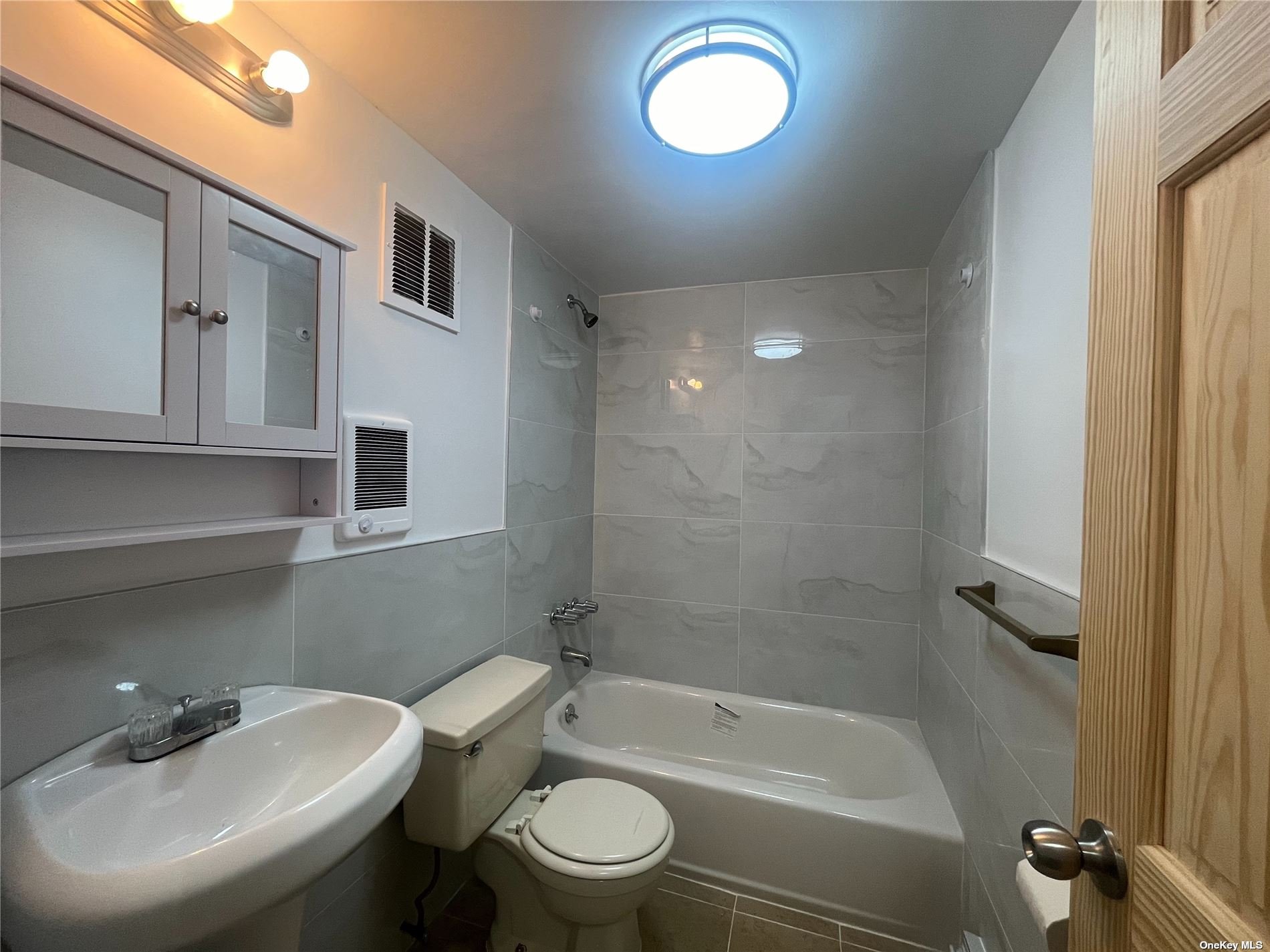 53-37 97th Street Queens, NY 11368 - Photo 15 of 36