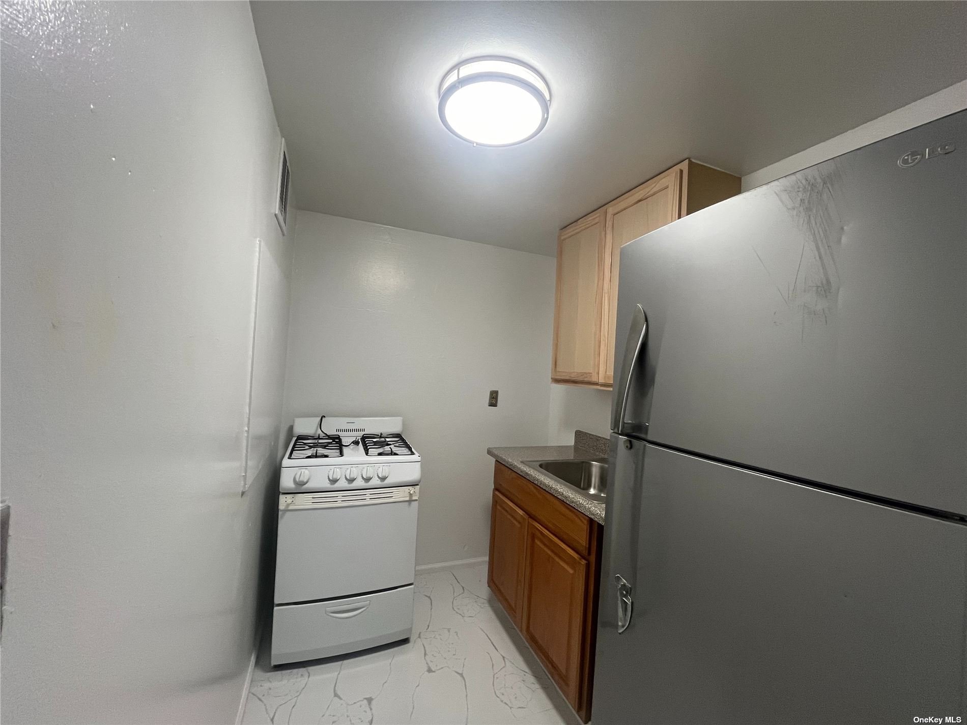 53-37 97th Street Queens, NY 11368 - Photo 7 of 36