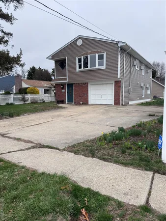 $5,500 | Undisclosed Address, Massapequa, NY 11758