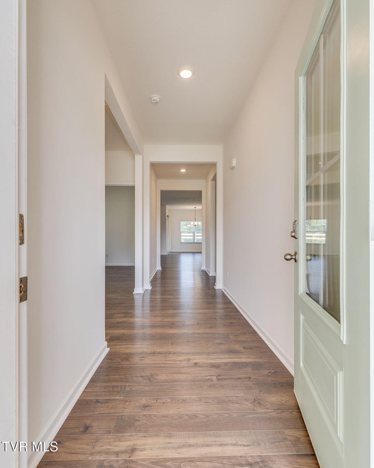 1160 Ridge Parke Kingsport, TN 37663 - Photo 4 of 33 005